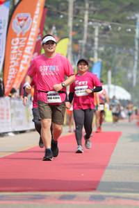 BIB: 43011
                            <button type="button" onclick="openModal(8226884)" class="btn btn-primary btn-sm float-right btn-popup" data-toggle="modal" data-target=".modal-high-quality">
                        <i class="fas fa-shopping-cart"></i> Add to Cart
                    </button>
                                            <button type="button" onclick="isThisMe(8226884, true)" class="btn btn-success btn-sm float-right btn-popup btn-isme hidden" data-toggle="tooltip" data-placement="bottom" title="นี่คือรูปของคุณใช่ไหม คลิกที่นี่เพื่อเอาเข้าอัลบั้ม">
                        <i class="fas fa-plus"></i> Add to album
                    </button>
                    <button type="button" onclick="isThisMe(8226884, false)" class="btn btn-warning btn-sm float-right btn-popup btn-isnotme hidden">
                        <i class="fas fa-ban"></i> Remove from album
                    </button>